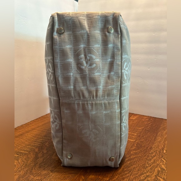 🌸Host Pick!🌸 Chanel Authentic Travel Ligne Tote Vintage Beige - Picture 6 of 15